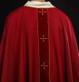 Czerwony ornat z haftowanym pasem krzyży - LE/7074/02 - HAF LE/7074/02 - Dewocjonalia P.H. Jakóbczak - Katolicki sklep liturgiczny i hurtownia