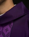 Fioletowy ornat z żakardowym pasem we wzór krzyża - KOR/402/03/53 - HAF KOR/402/03/53 - Dewocjonalia P.H. Jakóbczak - Katolicki sklep liturgiczny i hurtownia