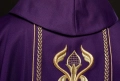 Ornat fioletowy haftowany z ozdobnym pasem - KOR/267/03/53 - HAF KOR/267/03/53 - Dewocjonalia P.H. Jakóbczak - Katolicki sklep liturgiczny i hurtownia