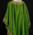 Ornat zielony ręcznie zdobiony z kamieniami naturalnymi - HM/7010/01/90 - HAF HM/7010/01/90 - Dewocjonalia P.H. Jakóbczak - Katolicki sklep liturgiczny i hurtownia