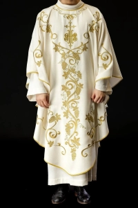 Ornat liturgiczny ecru haftowany z motywami IHS i winorośli - LE/7037/05