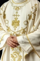 Ornat liturgiczny ecru haftowany z motywami IHS i winorośli - LE/7037/05 - HAF LE/7037/05 - Dewocjonalia P.H. Jakóbczak - Katolicki sklep liturgiczny i hurtownia