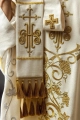 Ornat liturgiczny ecru haftowany z motywami IHS i winorośli - LE/7037/05 - HAF LE/7037/05 - Dewocjonalia P.H. Jakóbczak - Katolicki sklep liturgiczny i hurtownia