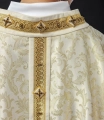 Ornat ecru ręcznie zdobiony z kamieniami naturalnymi - HM/7003/05/90 - HAF HM/7003/05/90 - Dewocjonalia P.H. Jakóbczak - Katolicki sklep liturgiczny i hurtownia