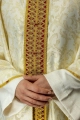 Ręcznie wykonany ornat liturgiczny ecru z kamieniami naturalnymi - HM/7009/05/90/PA02 - HAF HM/7009/05/90/PA02 - Dewocjonalia P.H. Jakóbczak - Katolicki sklep liturgiczny i hurtownia