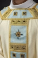 Ornat maryjny ecru ręcznie zdobiony kamieniami naturalnymi - HM/7004/05/96 - HAF HM/7004/05/96 - Dewocjonalia P.H. Jakóbczak - Katolicki sklep liturgiczny i hurtownia