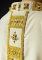 Ornat ecru ręcznie zdobiony z kamieniami naturalnymi - HM/7008/05/96 - HAF HM/7008/05/96 - Dewocjonalia P.H. Jakóbczak - Katolicki sklep liturgiczny i hurtownia