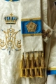 Ornat maryjny ecru ręcznie zdobiony kamieniami naturalnymi - HM/7006/05/88 - HAF HM/7006/05/88 - Dewocjonalia P.H. Jakóbczak - Katolicki sklep liturgiczny i hurtownia
