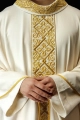 Ornat ecru bogato haftowany motywem kwiatowym z krzyżami - LE/7027/05 - HAF LE/7027/05 - Dewocjonalia P.H. Jakóbczak - Katolicki sklep liturgiczny i hurtownia