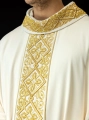 Ornat ecru bogato haftowany motywem kwiatowym z krzyżami - LE/7027/05 - HAF LE/7027/05 - Dewocjonalia P.H. Jakóbczak - Katolicki sklep liturgiczny i hurtownia