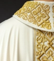 Ornat ecru bogato haftowany motywem kwiatowym z krzyżami - LE/7027/05 - HAF LE/7027/05 - Dewocjonalia P.H. Jakóbczak - Katolicki sklep liturgiczny i hurtownia