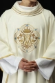 Ornat ecru haftowany z motywem maryjnym - KOR/393/05/01 - HAF KOR/393/05/01 - Dewocjonalia P.H. Jakóbczak - Katolicki sklep liturgiczny i hurtownia