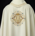 Ornat ecru haftowany z motywem maryjnym - KOR/393/05/01 - HAF KOR/393/05/01 - Dewocjonalia P.H. Jakóbczak - Katolicki sklep liturgiczny i hurtownia