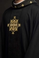 Ornat czarny haftowany na aksamicie z symbolem czarnego krzyża - LE/7029/07 - HAF LE/7029/07 - Dewocjonalia P.H. Jakóbczak - Katolicki sklep liturgiczny i hurtownia