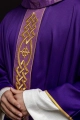 Haftowany ornat fioletowy z ozdobną taśmą - KOR/266/03/53 - HAF KOR/266/03/53 - Dewocjonalia P.H. Jakóbczak - Katolicki sklep liturgiczny i hurtownia