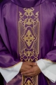Fioletowy ornat bogato haftowany z połyskiem - LE/7021/03 - HAF LE/7021/03 - Dewocjonalia P.H. Jakóbczak - Katolicki sklep liturgiczny i hurtownia