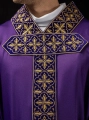 Fioletowy ornat zdobiony pięciuset kamieniami dekoracyjnymi - LE/7004/03 - HAF LE/7004/03 - Dewocjonalia P.H. Jakóbczak - Katolicki sklep liturgiczny i hurtownia