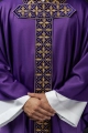 Fioletowy ornat zdobiony pięciuset kamieniami dekoracyjnymi - LE/7004/03 - HAF LE/7004/03 - Dewocjonalia P.H. Jakóbczak - Katolicki sklep liturgiczny i hurtownia
