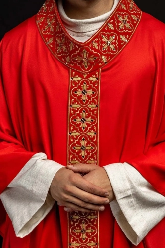 Czerwony ornat zdobiony 500 kamieniami z wąskim pasem - LE/7104/02 - HAF LE/7104/02 - Dewocjonalia P.H. Jakóbczak - Katolicki sklep liturgiczny i hurtownia