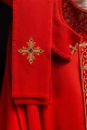 Czerwony ornat zdobiony 500 kamieniami z wąskim pasem - LE/7104/02 - HAF LE/7104/02 - Dewocjonalia P.H. Jakóbczak - Katolicki sklep liturgiczny i hurtownia