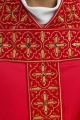 Ornat czerwony bogato haftowany ozdobiony czerwonymi kamieniami - LE/7004/02 - HAF LE/7004/02 - Dewocjonalia P.H. Jakóbczak - Katolicki sklep liturgiczny i hurtownia