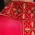 Ornat czerwony bogato haftowany ozdobiony czerwonymi kamieniami - LE/7004/02 - HAF LE/7004/02 - Dewocjonalia P.H. Jakóbczak - Katolicki sklep liturgiczny i hurtownia