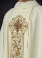 Bogato zdobiony ornat ecru z motywem IHS - KOR/056/05/01 - HAF KOR/056/05/01 - Dewocjonalia P.H. Jakóbczak - Katolicki sklep liturgiczny i hurtownia