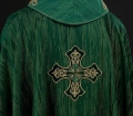 Zielony ornat z bogato haftowanym krzyżem i ozdobionym kołnierzem - LE/7036/01 - HAF LE/7036/01 - Dewocjonalia P.H. Jakóbczak - Katolicki sklep liturgiczny i hurtownia
