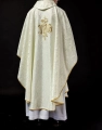 Ornat liturgiczny ecru z haftem IHS na ozdobnej tkaninie - LE/7032/05 - HAF LE/7032/05 - Dewocjonalia P.H. Jakóbczak - Katolicki sklep liturgiczny i hurtownia