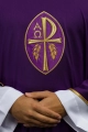 Ornat fioletowy lekki dzianinowy SACROLITE z haftowanym krzyżem - KOR/387/03/78 - HAF KOR/387/03/78 - Dewocjonalia P.H. Jakóbczak - Katolicki sklep liturgiczny i hurtownia
