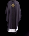 Ornat fioletowy haftowany na aksamicie z symbolem fioletowego krzyża - LE/7029/03 - HAF LE/7029/03 - Dewocjonalia P.H. Jakóbczak - Katolicki sklep liturgiczny i hurtownia