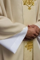 Ornat ecru z aksamitnym pasem i haftem krzyża - LE/7030/05 - HAF LE/7030/05 - Dewocjonalia P.H. Jakóbczak - Katolicki sklep liturgiczny i hurtownia