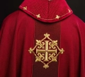 Ornat czerwony haftowany na aksamicie z symbolem czerwonego krzyża - LE/7029/02 - HAF LE/7029/02 - Dewocjonalia P.H. Jakóbczak - Katolicki sklep liturgiczny i hurtownia