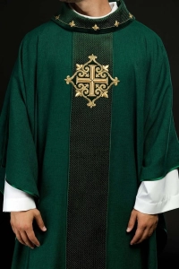 Ornat zielony haftowany na aksamicie z symbolem zielonego krzyża - LE/7029/01