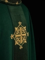 Ornat zielony haftowany na aksamicie z symbolem zielonego krzyża - LE/7029/01 - HAF LE/7029/01 - Dewocjonalia P.H. Jakóbczak - Katolicki sklep liturgiczny i hurtownia