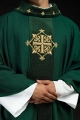 Ornat zielony haftowany na aksamicie z symbolem zielonego krzyża - LE/7029/01 - HAF LE/7029/01 - Dewocjonalia P.H. Jakóbczak - Katolicki sklep liturgiczny i hurtownia