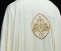 Ornat ecru z haftem IHS z dzianiny SACROLITE - KOR/388/05/78 - HAF KOR/388/05/78 - Dewocjonalia P.H. Jakóbczak - Katolicki sklep liturgiczny i hurtownia
