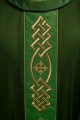 Ornat zielony haftowany z ozdobnym pasem z krzyżami - KOR/266/01/53 - HAF KOR/266/01/53 - Dewocjonalia P.H. Jakóbczak - Katolicki sklep liturgiczny i hurtownia
