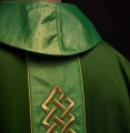 Ornat zielony haftowany z ozdobnym pasem z krzyżami - KOR/266/01/53 - HAF KOR/266/01/53 - Dewocjonalia P.H. Jakóbczak - Katolicki sklep liturgiczny i hurtownia