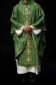 Ornat zielony z haftem IHS na ozdobnej tkaninie - KOR/268/01/67 - HAF KOR/268/01/67 - Dewocjonalia P.H. Jakóbczak - Katolicki sklep liturgiczny i hurtownia