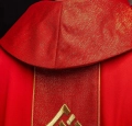 Ornat czerwony z haftowanym złotym krzyżem - KOR/266/02/53 - HAF KOR/266/02/53 - Dewocjonalia P.H. Jakóbczak - Katolicki sklep liturgiczny i hurtownia