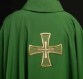 Ornat zielony z haftowanym motywem krzyża - KOR/258/01/12 - HAF KOR/258/01/12 - Dewocjonalia P.H. Jakóbczak - Katolicki sklep liturgiczny i hurtownia