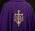Fioletowy ornat z haftowanym krzyżem i JHS - KOR/255/03/12 - HAF KOR/255/03/12 - Dewocjonalia P.H. Jakóbczak - Katolicki sklep liturgiczny i hurtownia