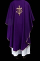 Fioletowy ornat z haftowanym krzyżem i JHS - KOR/255/03/12 - HAF KOR/255/03/12 - Dewocjonalia P.H. Jakóbczak - Katolicki sklep liturgiczny i hurtownia