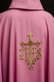 Ornat różowy z wypukłym haftem JHS - KOR/255/08/12 - HAF KOR/255/08/12 - Dewocjonalia P.H. Jakóbczak - Katolicki sklep liturgiczny i hurtownia