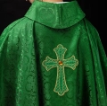 Ornat zielony haftowany z symbolem krzyża - KOR/227/01/11 - HAF KOR/227/01/11 - Dewocjonalia P.H. Jakóbczak - Katolicki sklep liturgiczny i hurtownia