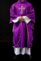 Ornat fioletowy haftowany z symbolem krzyża - KOR/227/03/11 - HAF KOR/227/03/11 - Dewocjonalia P.H. Jakóbczak - Katolicki sklep liturgiczny i hurtownia