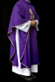 Ornat fioletowy z haftem kielicha i winogron - KOR/208/03/12 - HAF KOR/208/03/12 - Dewocjonalia P.H. Jakóbczak - Katolicki sklep liturgiczny i hurtownia