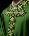 Ornat zielony z błyszczącym haftem w zielonym kolorze - LE/7026/01 - HAF LE/7026/01 - Dewocjonalia P.H. Jakóbczak - Katolicki sklep liturgiczny i hurtownia