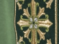 Ornat zielony z błyszczącym haftem w zielonym kolorze - LE/7026/01 - HAF LE/7026/01 - Dewocjonalia P.H. Jakóbczak - Katolicki sklep liturgiczny i hurtownia